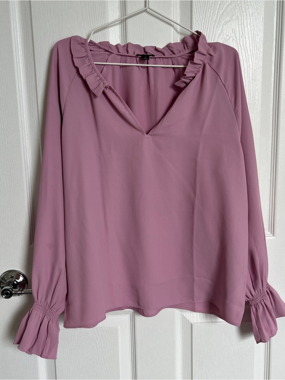 Ann Taylor Women's Ruffled V-Neck Blouse - Dusty Rose Size Small